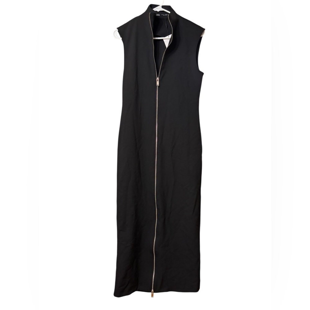 Chic Black Maxi Dress with Zipper Detail
